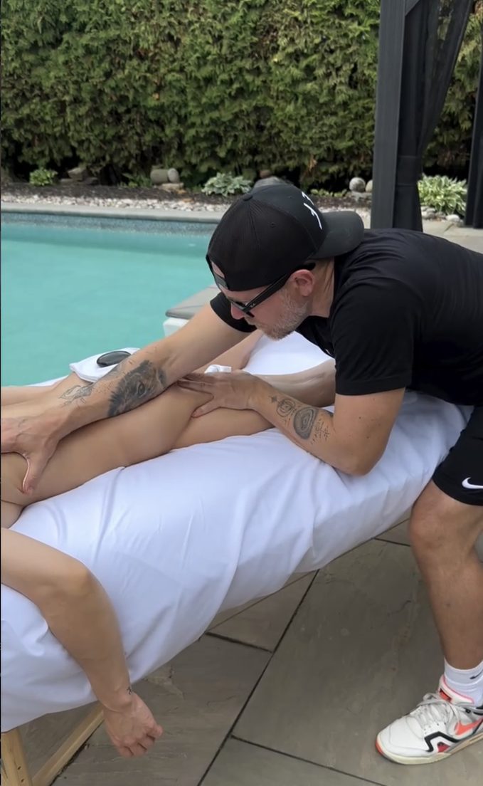 LEEF Massage reel by the pool